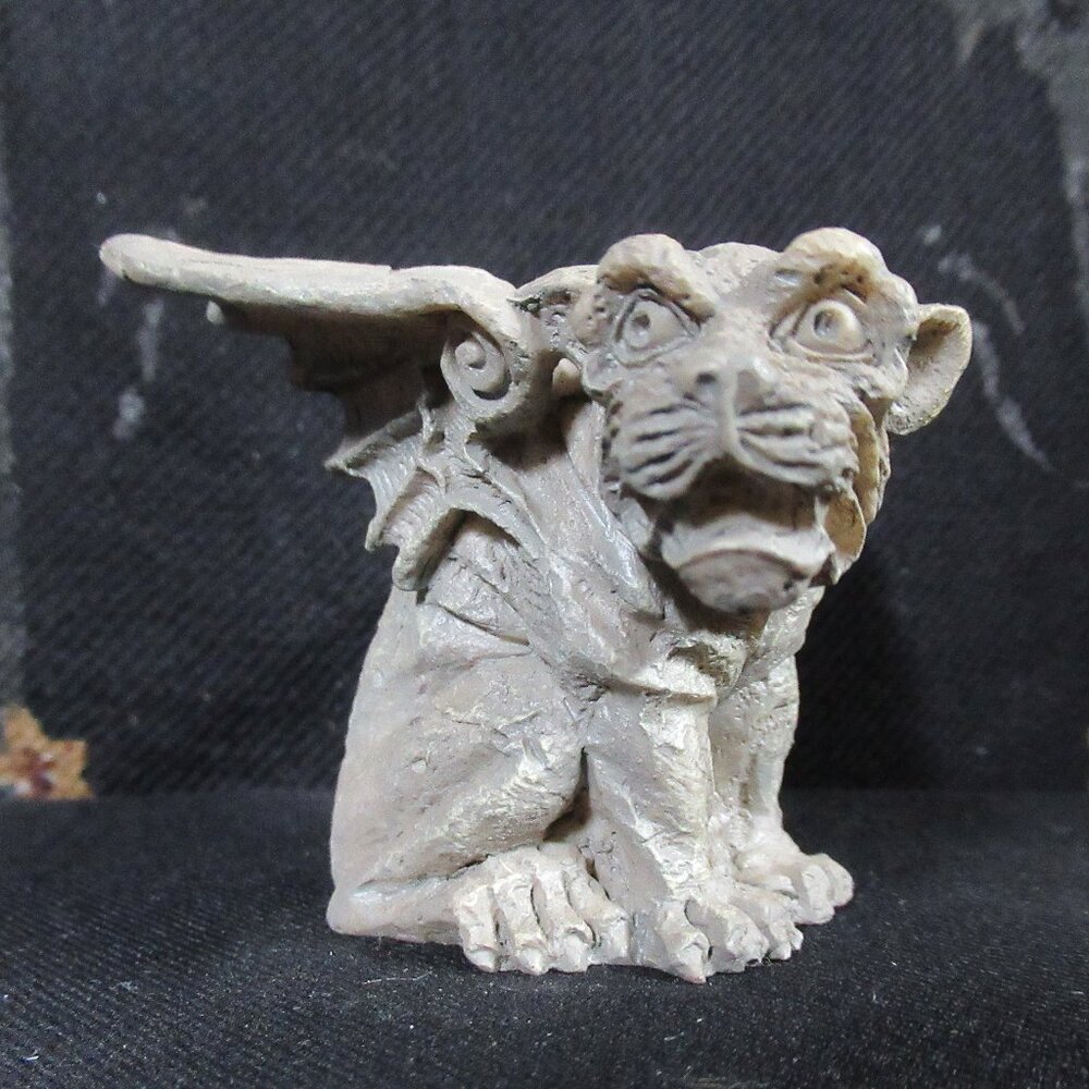 Mini Winged Dog Gargoyle Guardian Statue - Picture 2 of 6